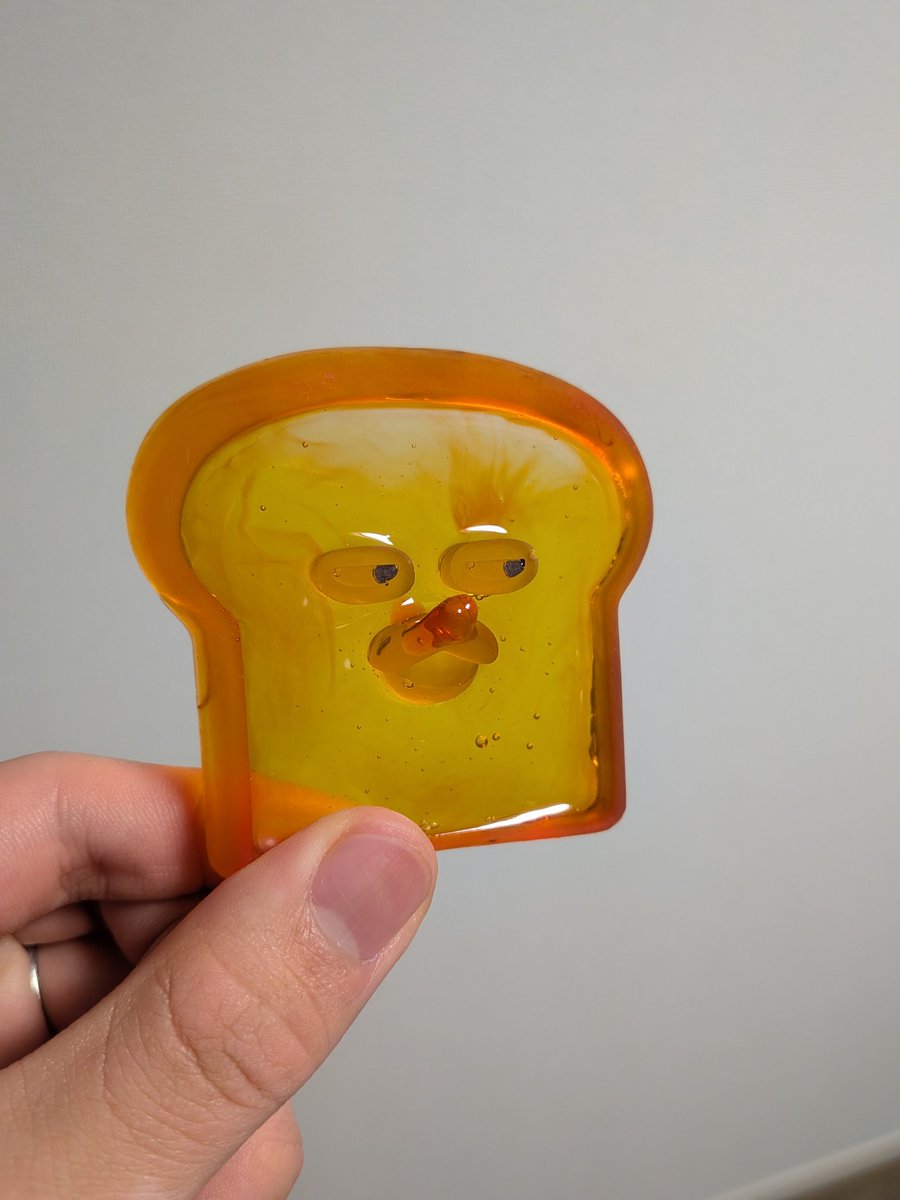 初めてのUVレジン✨
3Dプリンターで作った元型で
作ったシリコン型で作製！
#3Dプリンター #パンどろぼう #レジン