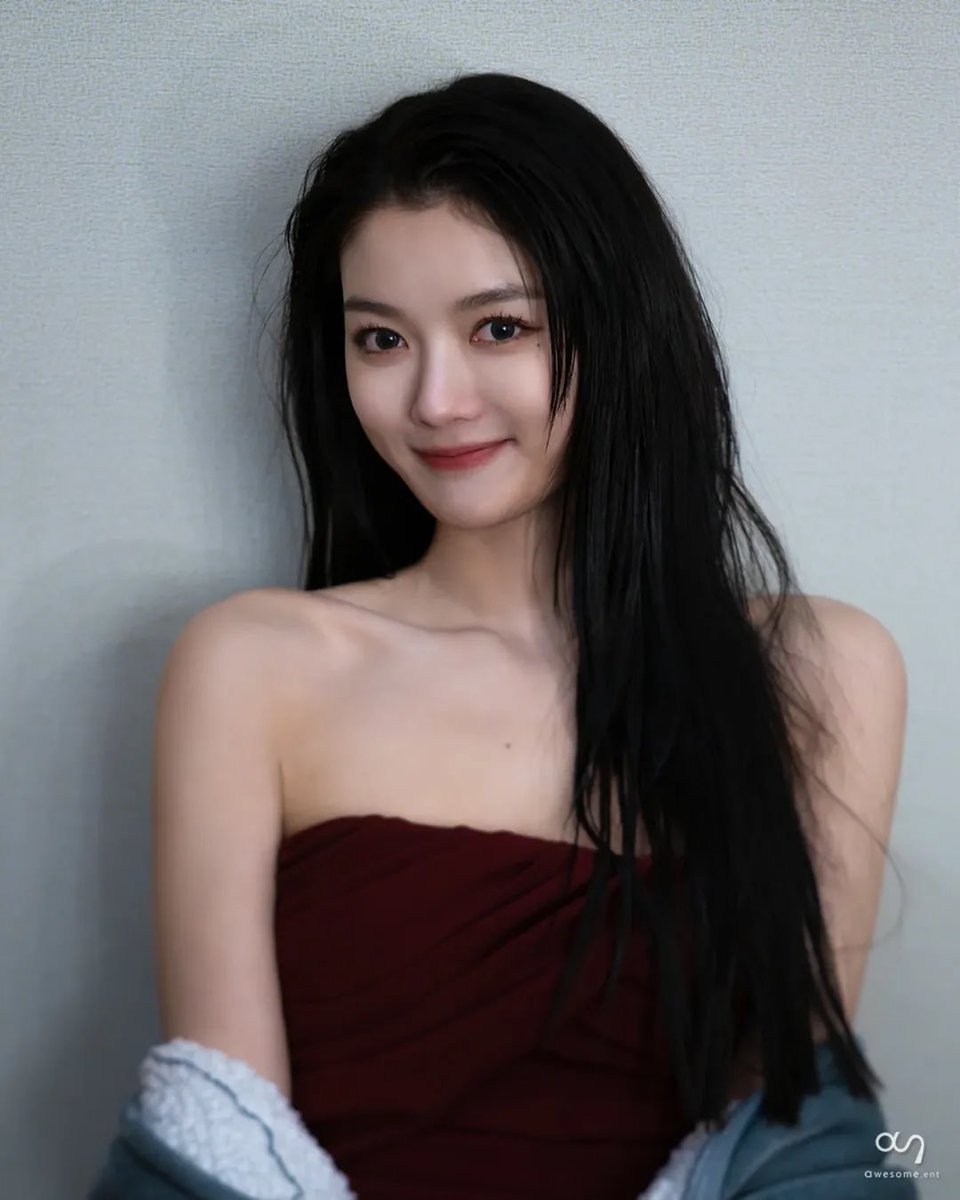Yoojung. tweet media