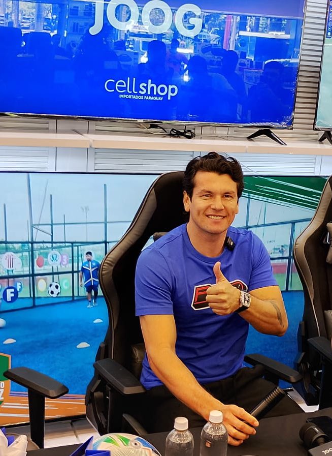 Ahora!
Nelson Haedo Valdez

"Hablé con Blas Reguera y Carlos Rejala, quiero agradecerles a los dos, cómo les dije ambos.. lo mejor sería unirnos, pero tuve que tomar una decisión"

"Hemos decidido con nuestra academia estar con Carlos Rejala y hacer de un Cerro Porteño mejor"