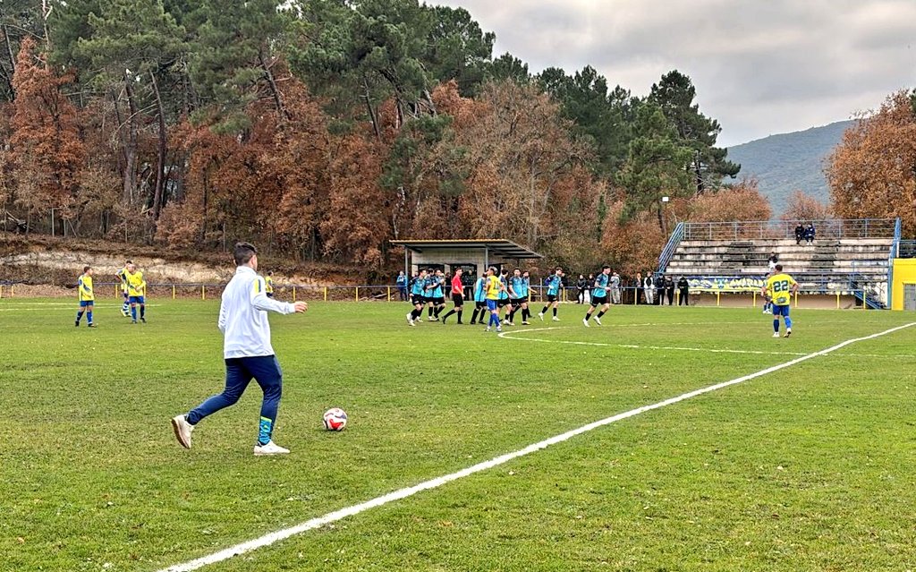 Diegoamartin13's tweet image. 🟠 FÚTBOL

⚽ EN JUEGO... la 🔟' jornada de Liga Provincial (@FCyLF) en el Municipal Virgilio Urquijo de Trespaderne 

🟡🔵 @UDTrespaderne 0️⃣
🔵⚫ @RiberCD 1️⃣

▶️ Se adelantan los #azulones con gol del pichichi del grupo, Héctor 

📊 Enfrentamientos 🔟' jr. Liga Provincial…