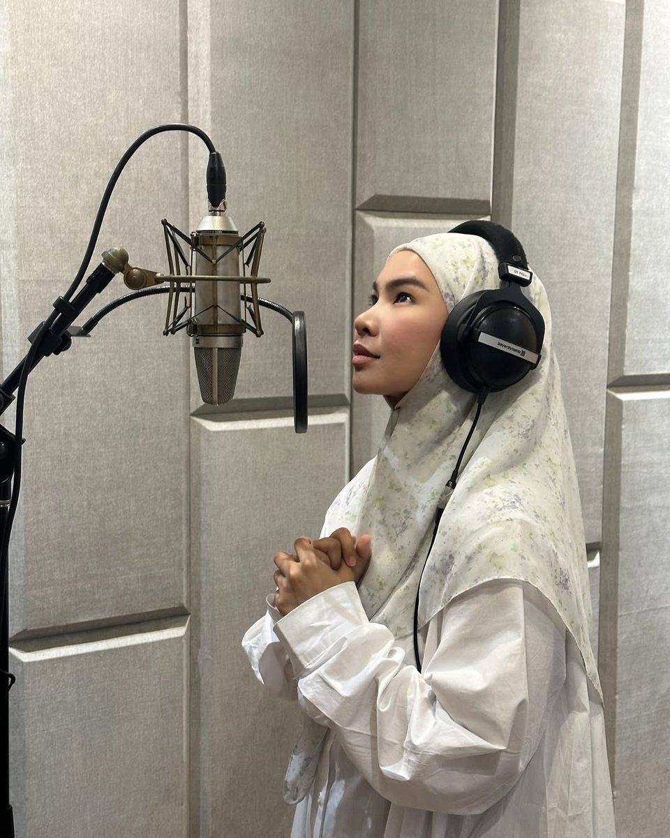 uaremyboys1's tweet photo. Lagu ni sedap sngt.. gabungan dua komposer hebat tanah air.. Aina Abdul dan Farouk Roman.. I hope sngt Lagu Menua ni dapat hits macam lagu ii yg lain.. kalau ade MV untuk lagu ni dan lagu ni dijadikan OST filem/drama kan best🤍.. https://t.co/jg7r2uFZgu