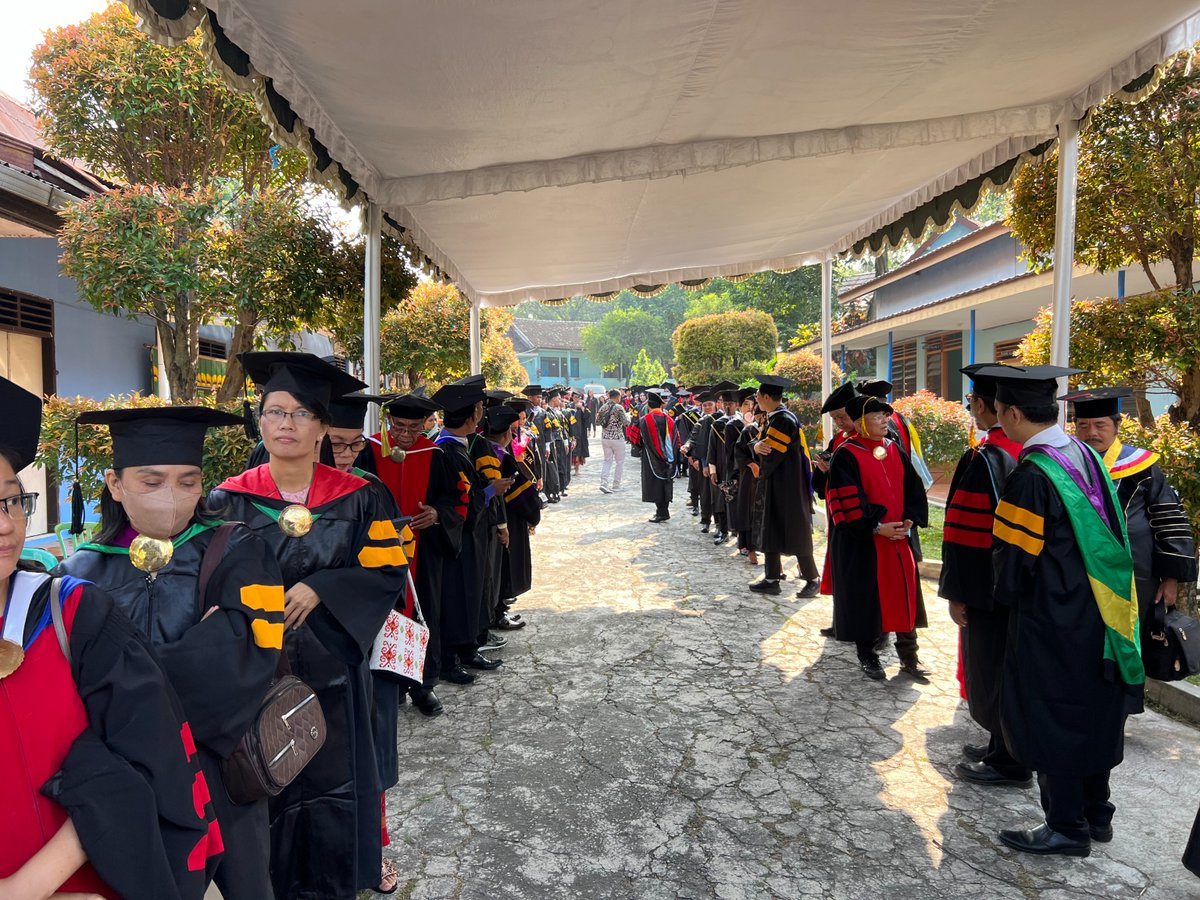 AMGINTL's tweet image. Pray for the church planters who are struggling with isolation and living in spiritually dark environments. Pray that the Lord renew their strength.