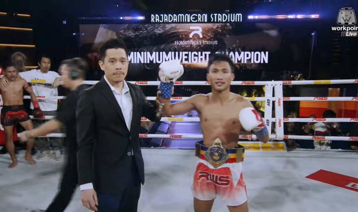 esrmuaythai's tweet image. Chalarmchon beats Kradooklek by split decision to become the new minimum weight Rajadamnern stadium champion 🏆 

Chalarmchon now becomes a 4x Rajadamnern stadium champion 🔥

#Rajadamnern #RWS #MuayThai