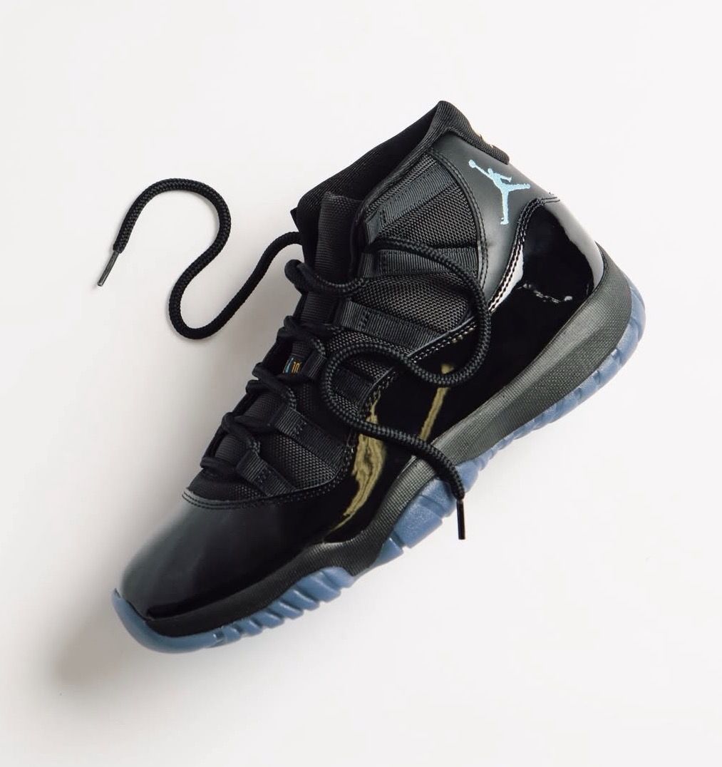 SNKR_TWITR tweet media