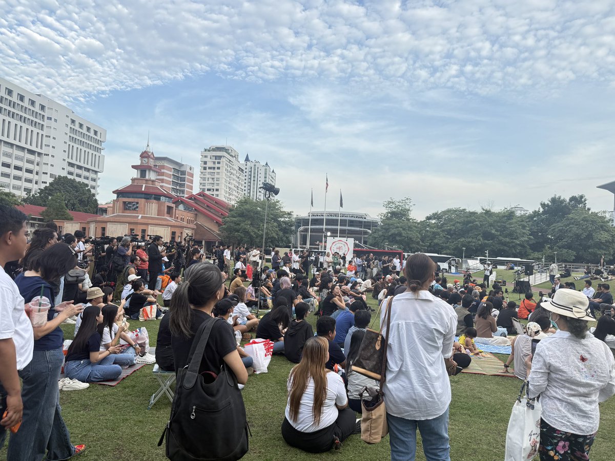 #ปิกนิกประชาชน ยุบสภาแล้วยังไงต่อ? บรรยากาศอบอุ่น เพื่อพบปะ พี่น้องประชาชนพูดคุยตอบคำถามข้อสงสัยและเป้าหมายของพวกเรา

#พรรคประชาชน