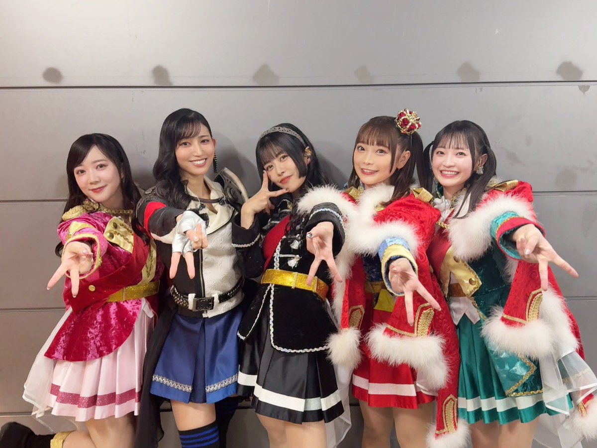 DAY1のドラフト曲は

🎶「信じる者に門は開かれる」

🎶「永遠ハ死シテ生キル」

の2曲を披露しました🙏🏻✨

どちらも大好きな曲。
歌えて、踊れて、パラパラできて、
楽しかったです‧˚₊*̥(* ⁰̷̴͈꒨⁰̷̴͈)‧˚₊*̥

#スタァライトスペシャルライブDAY1
#スタァライト
