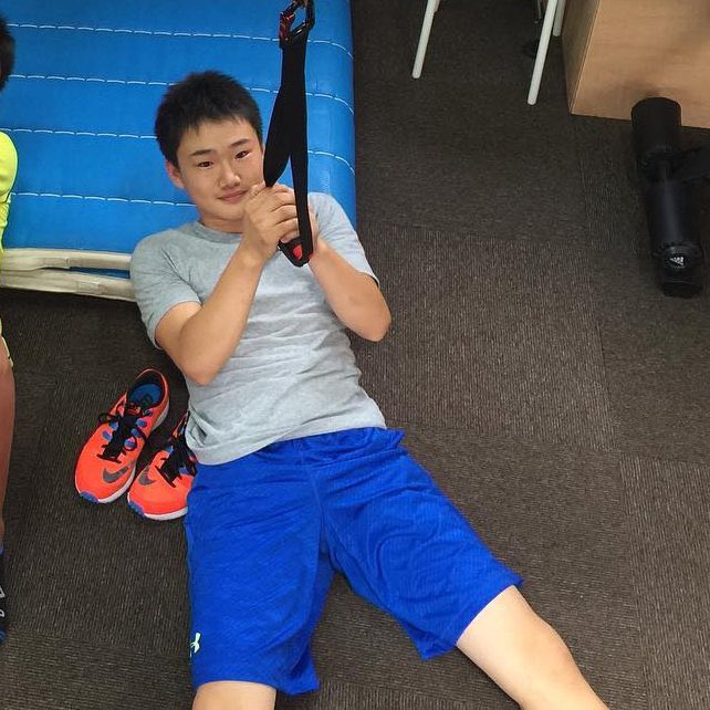 spoutnikarte's tweet photo. It's safe to mention that Yukiwent to a sports university before dropping out to focus on racing. He tried many sports before even attending the uni + he plays piano too! https://t.co/3lbbbgoAo4