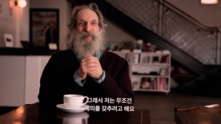 넷플릭스 <뉴요커 100년의 이야기> 가벼운 마음으로 밥친구로 봣는데 너무 흥미롭고 재밋엇다.. 어떤 노동과 신념은 누군가의 삶에 예의를 갖추는 일이구나