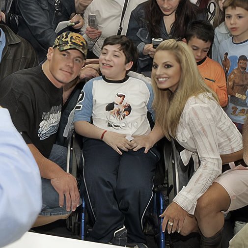 Trish Stratus tweet media