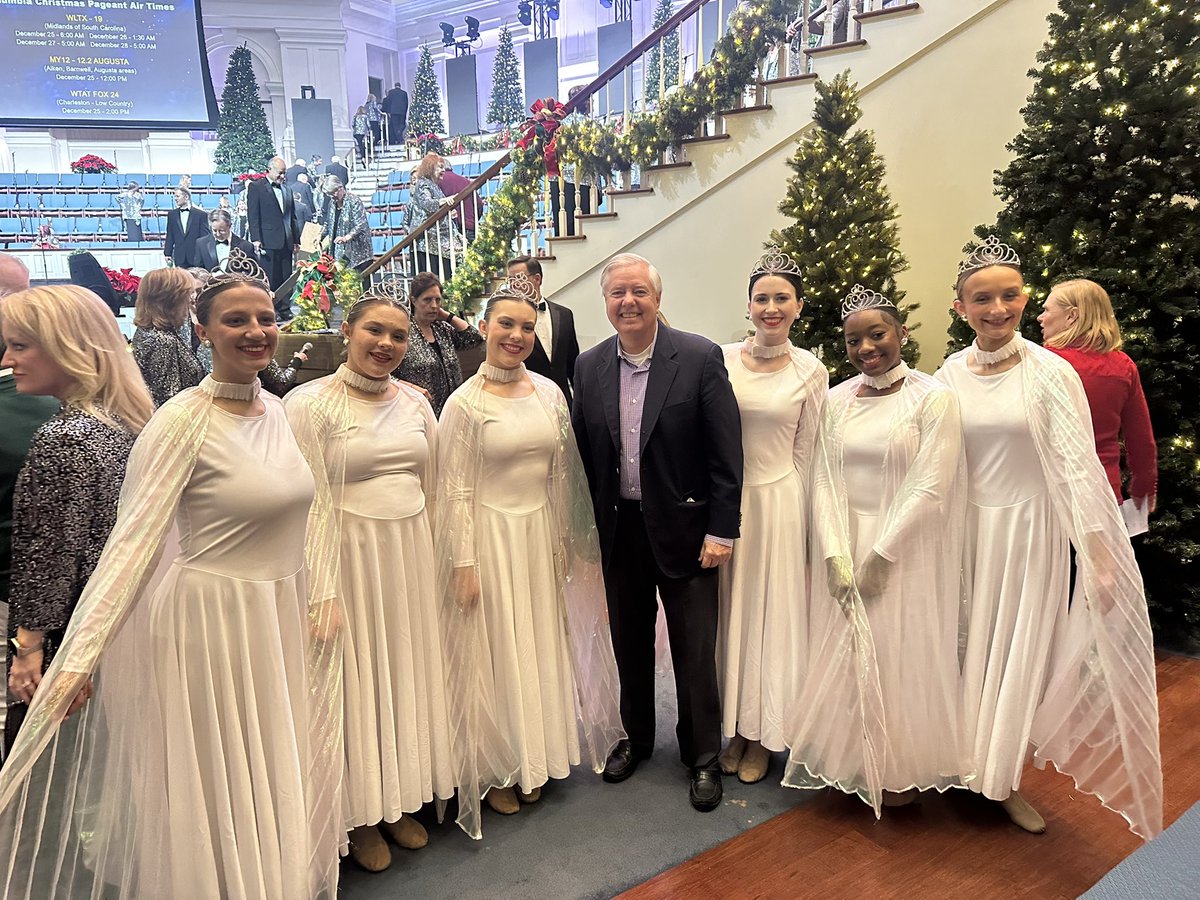 LindseyGrahamSC's tweet image. Each year my Christmas doesn’t begin until I go to First Baptist Church in Columbia’s Annual Christmas Pageant. 

What an amazing production and a special thank you to Dr. Estep and Pastor Wes Church for their warm welcome.