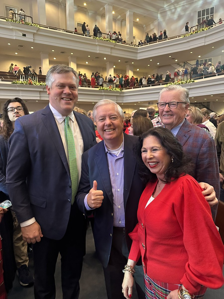 LindseyGrahamSC's tweet image. Each year my Christmas doesn’t begin until I go to First Baptist Church in Columbia’s Annual Christmas Pageant. 

What an amazing production and a special thank you to Dr. Estep and Pastor Wes Church for their warm welcome.