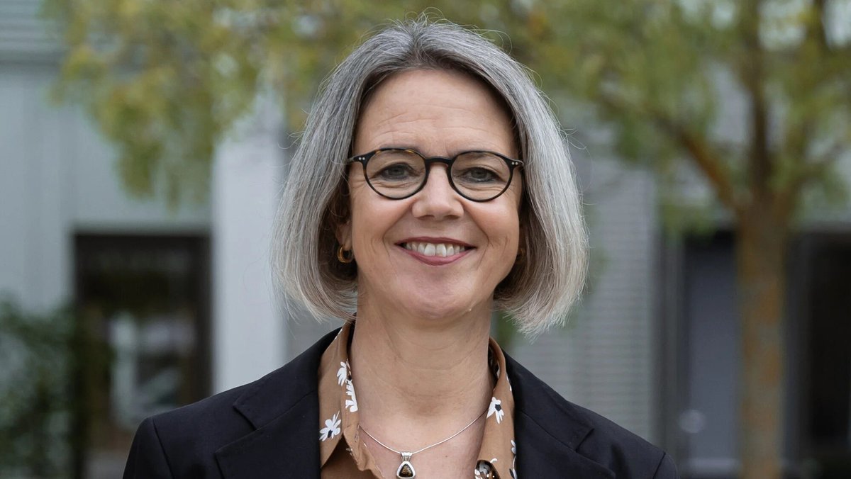 oncodaily's tweet image. Pivotal Data on Trastuzumab Deruxtecan in Residual HER2-Positive Early Breast Cancer - Sibylle Loibl

oncodaily.com/voices/sibylle… 

#DESTINYBreast05 #GBG #EarlyBreastCancer #SABCS2025 #Cancer #Medicine #Health #Oncology #OncoDaily #MedX #MedNews #MedEd