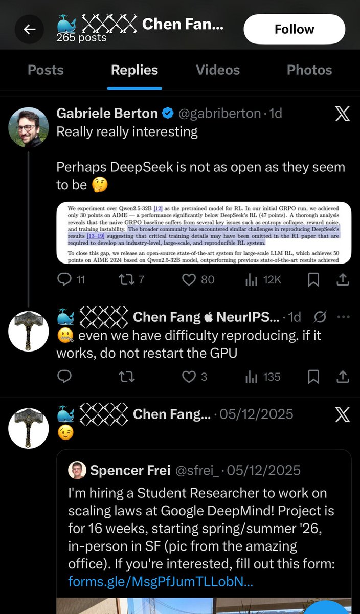 265 publicaciones. 50 mil seguidores. 1 me gusta en comentarios como "Yo también estuve aquí y allá, sí". Obsesión por s