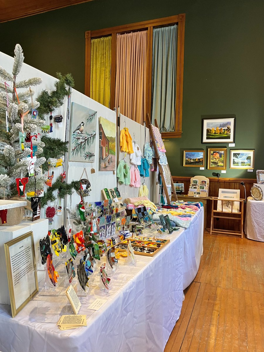 Home to the work of more than 50 local artists, Arthouse is the perfect place to discover a one-of-a-kind piece you’ll truly love. 🎨
Every corner is filled with creativity- it’s almost impossible to leave empty-handed!
🔗 arthousevt.com 
#visitvt
