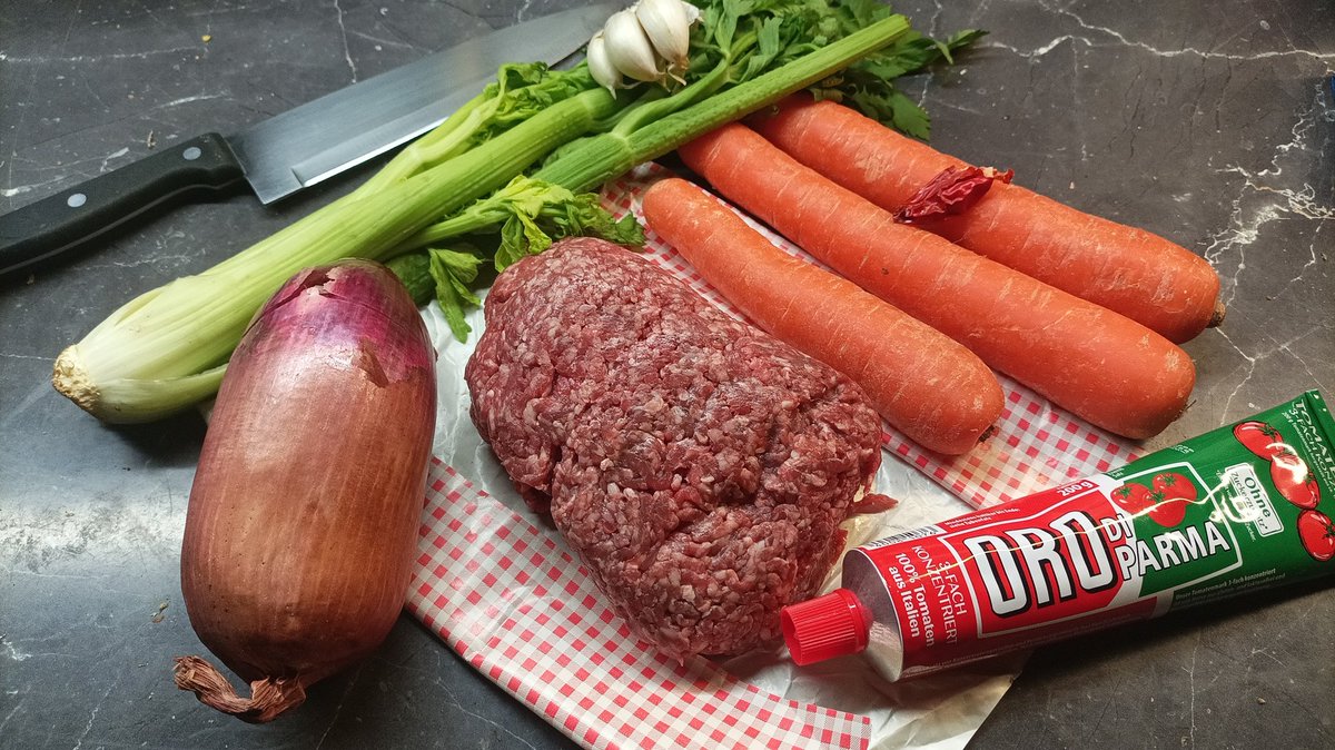 Ragù in preparazione