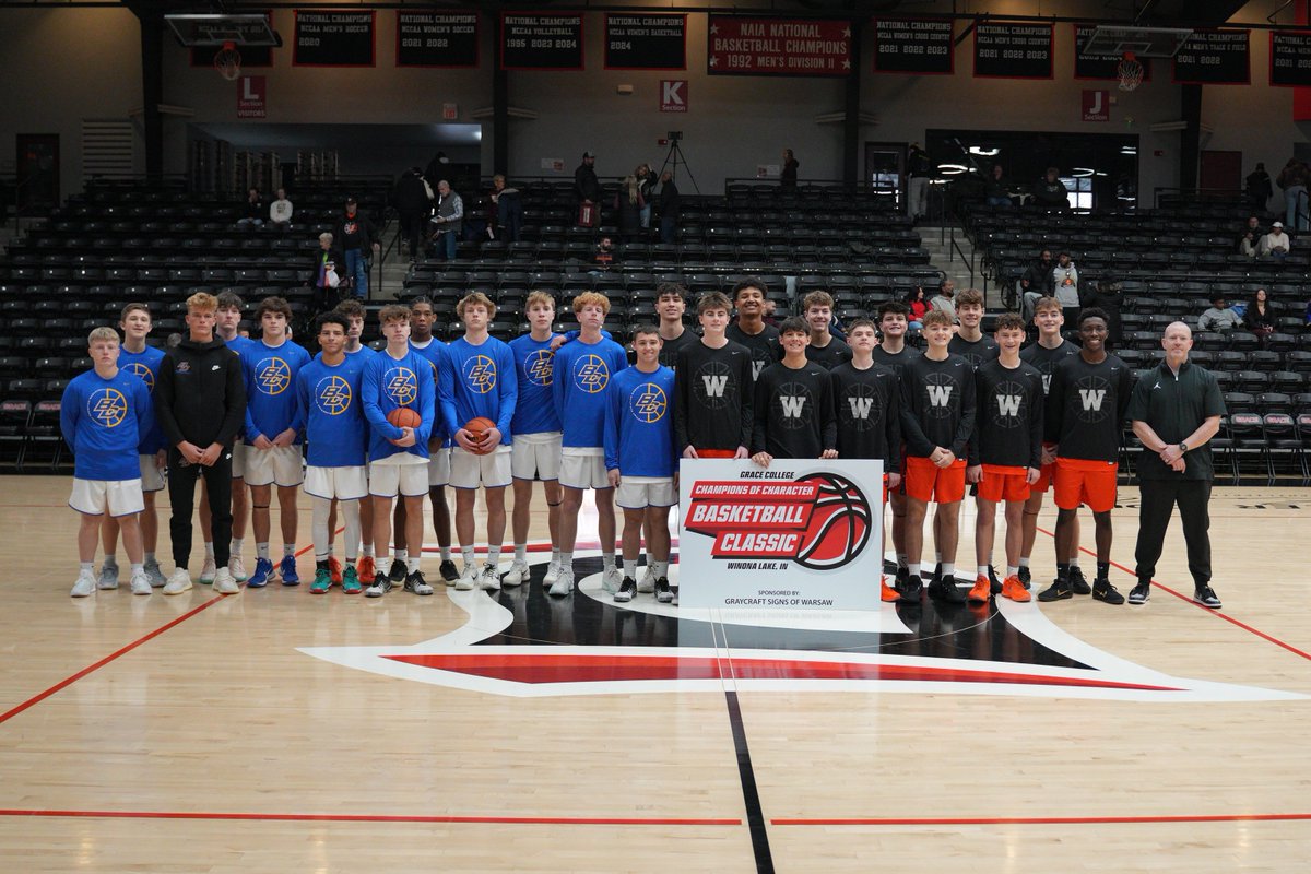 COCClassic's tweet image. Approaching tipoff for the second game of the 2025 Champions of Character Classic! 
@BCBRAVESHOOPS vs @warsaw_hoops
@IHSAA1 
#FaceOfSportsmanship
📺- gclancers.com/sports/2020/8/…