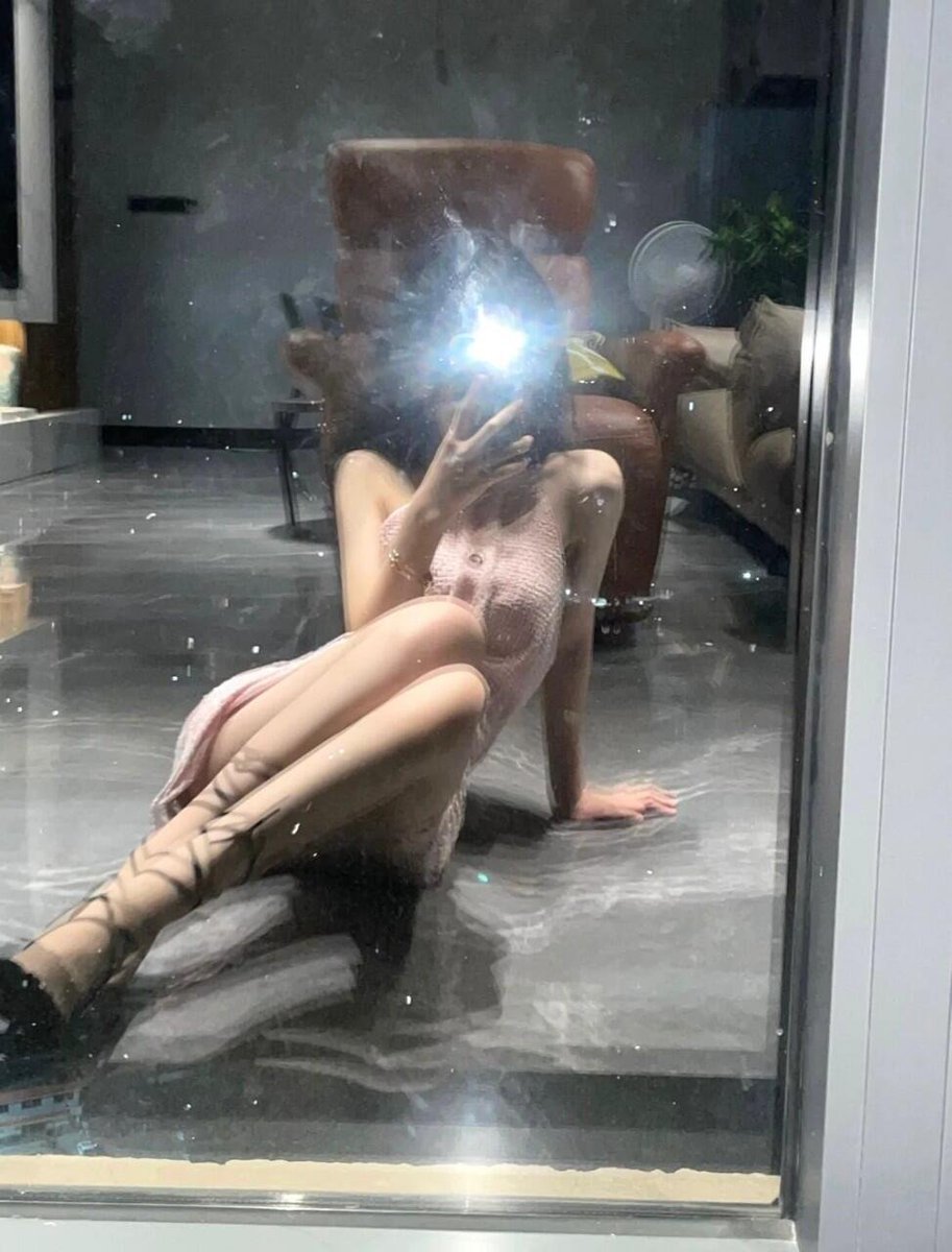 聊天不给看照片就会聊着聊着就失踪了 本来觉得你蛮有趣的 你要是主动一点 就面基了 怎么都这么猴急 做爱也得有前戏吧