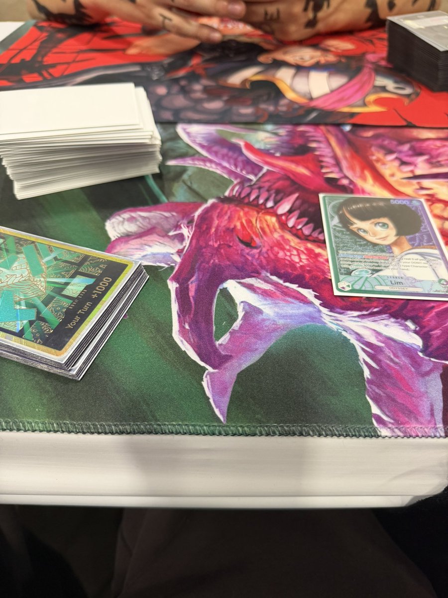 Played a small tourney at Anime Frontier with Lim and got 3rd 

Round 1: Imu ⚫️ ✅
Round 2: Rosinante 🟢🔵❌ (super bad hand)
Round 3: Ace 🔴🔵✅ (10 cost Shanks goes hard)