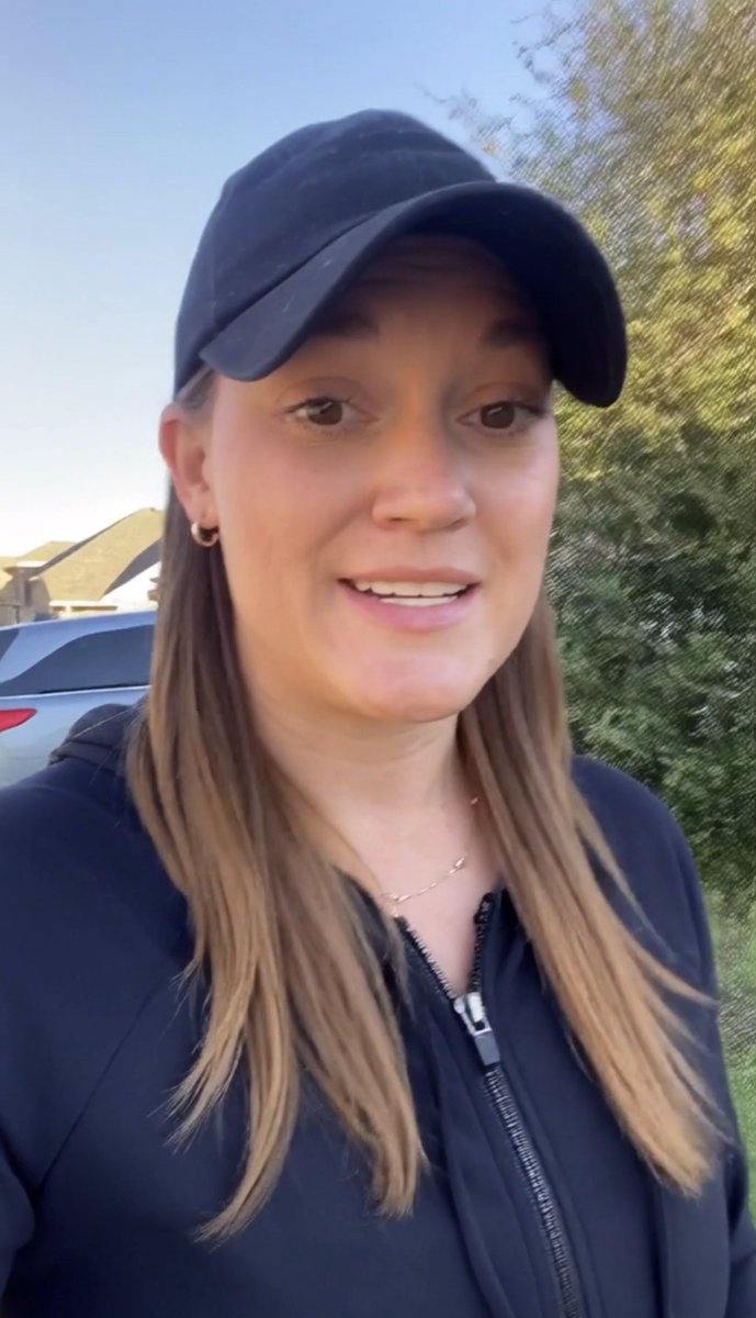 🚨 SHORT-FORM EDITOR NEEDED

Simple, basic work (captions, b-roll etc) 
Fast turnaround (sub 24hr) 

Mostly editing AI videos like this + some faceless animation. 

Looking for someone long-term so please be reliable and good lol