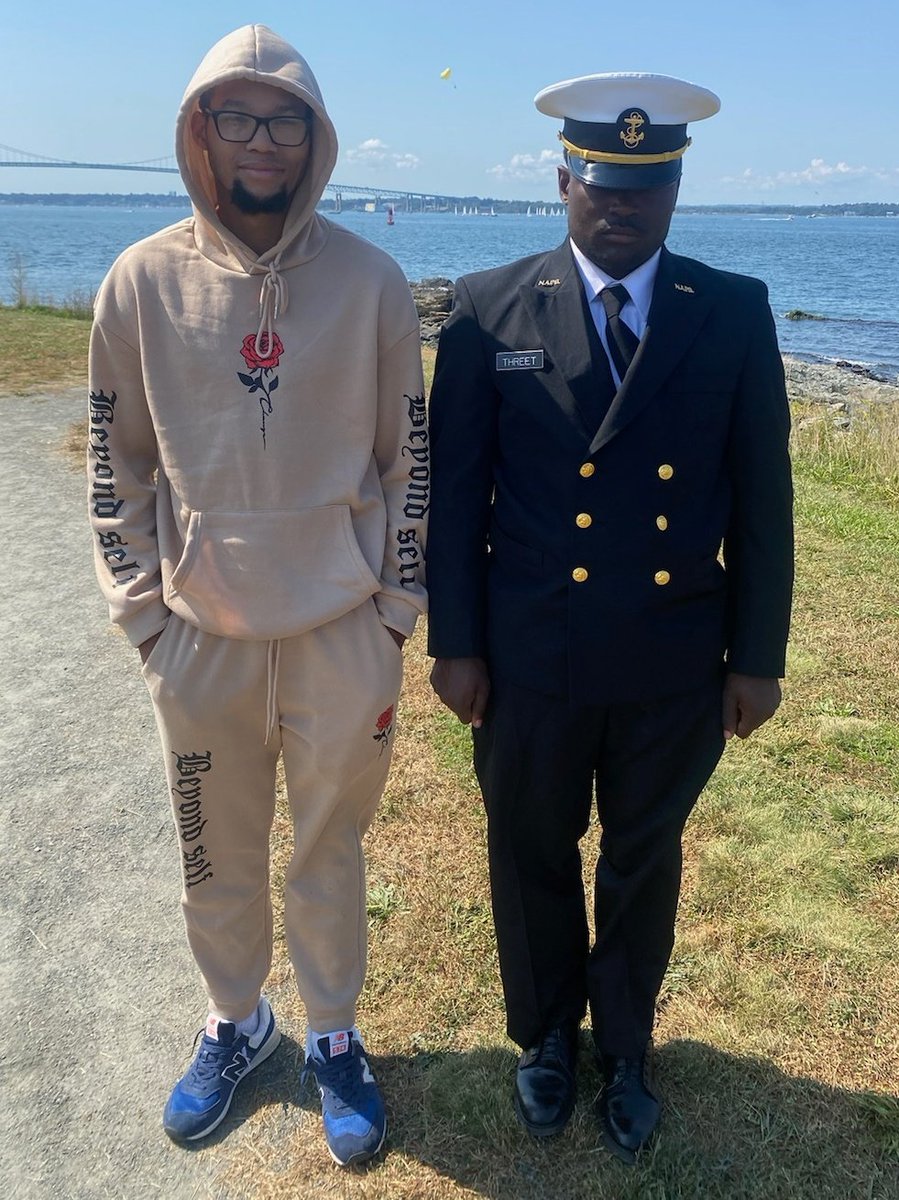 Good luck to all of the athletes in the 126th Army vs Navy game today. A special shout out to Navy player, and Hawks alumni <a href="/MariThreet/">Simmarion Threet</a>

You make us proud Sim!!!

<a href="/USNavy/">U.S. Navy</a> <a href="/NavyFB/">Navy Football</a> <a href="/MonsignorMartin/">Pete Schneider</a> <a href="/COHSAthletics/">Cardinal O’Hara Athletics</a> <a href="/COHSTonawanda/">Cardinal O'Hara High</a> <a href="/WNYAthletics/">WNY Athletics</a> <a href="/BrandonThreet2/">Brandon Threet</a>