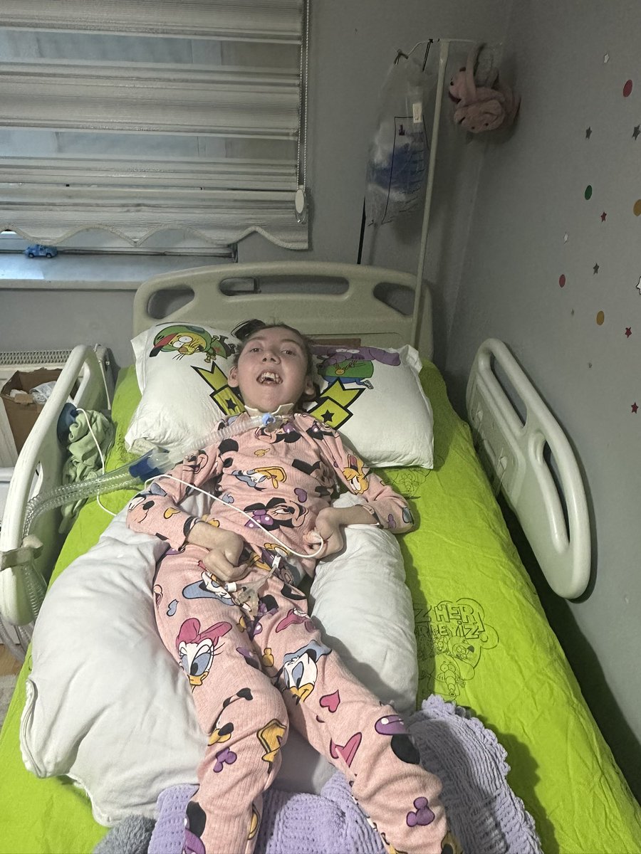 Zorluğun sonuna bak
Ateş İbrahime bahçe oldu 
Kuyu Yusuf a saray oldu 
Hastalık Eyüp e şifa oldu 
Balık Yunus a binek oldu
Allahım imtihan eder ama ihmal etmez kızım
Sabredeceğiz mücadele edeceğiz. Sana kurban olurum ben sen he gül olurmu senin gülmen için canımı bile veririm