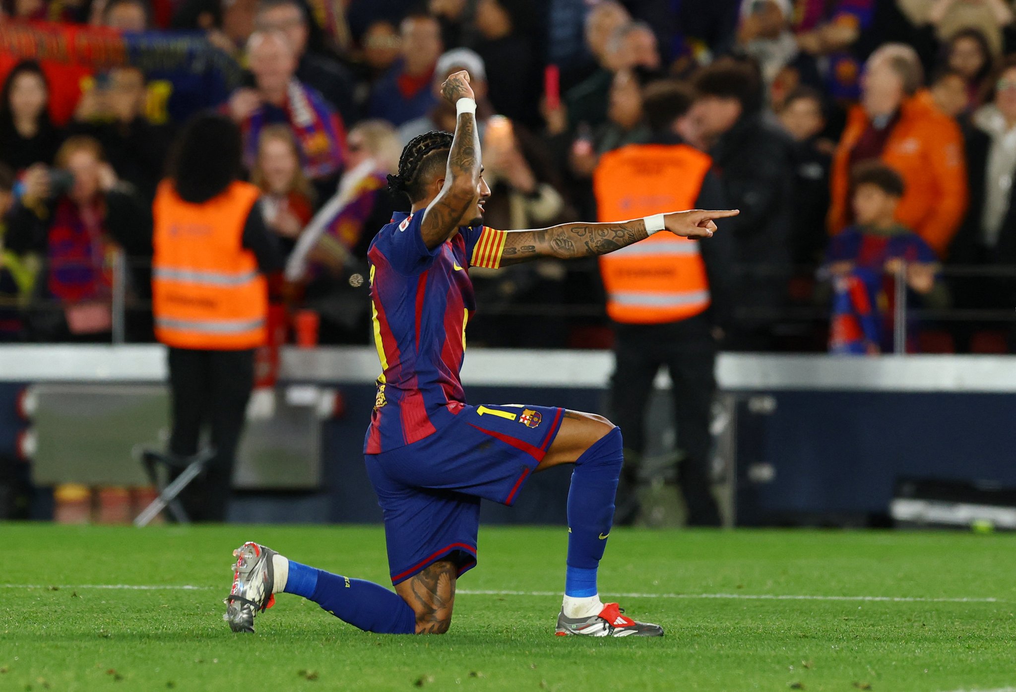 رافينيا مع برشلونة تاريخياً: - 157 مباراة - 108 مساهمة - 60 هدفاً - 48 أسيست 