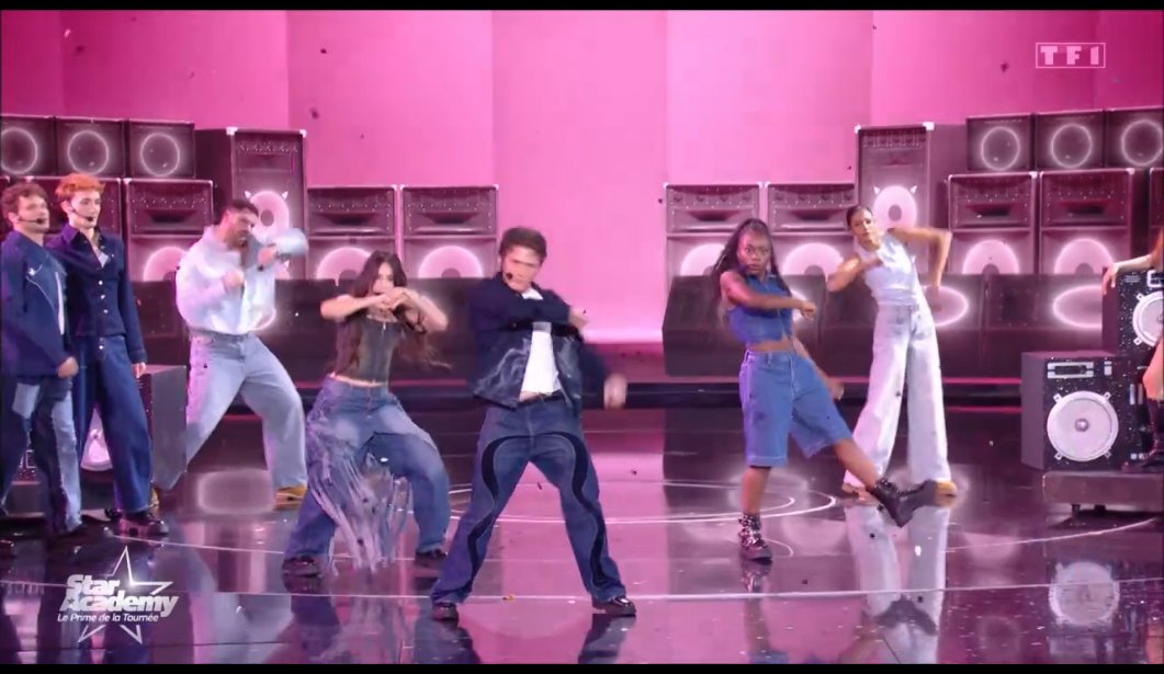 NewsTVReal's tweet image. Bastiaan, il est venu centre scène pour remettre l'église au milieu du village. #StarAcademy #StarAcademyLeLive