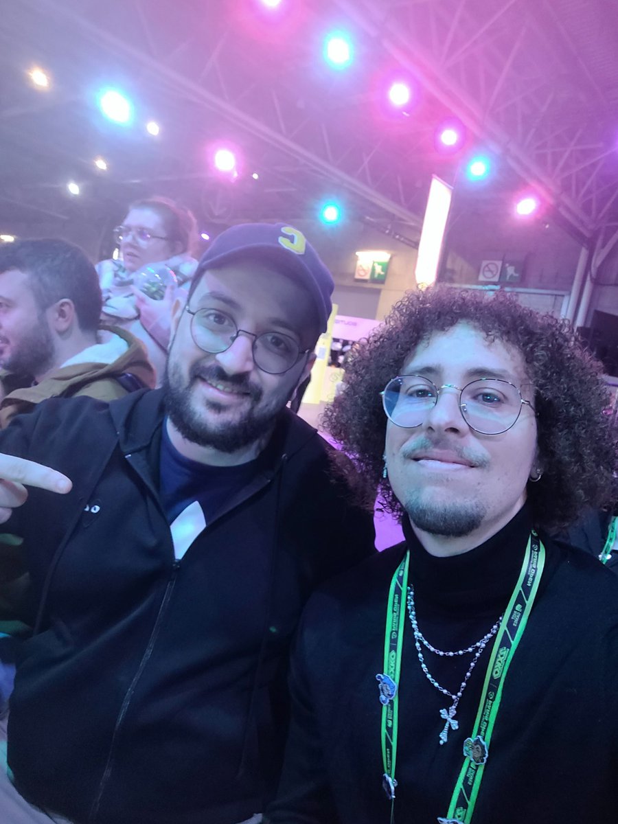 WhiteBl4ck's tweet photo. Plus de monde, donc plus de dose avec les gens pour cette 2e journée !

On en a profiter pour faire quelques games avec le bon @AREtoiles qui va finir par se mettre au stick 😗

Rdv demain l'équipe 🫡
#TFTOpenParis #TFTOpen https://t.co/TbmzATmBdr