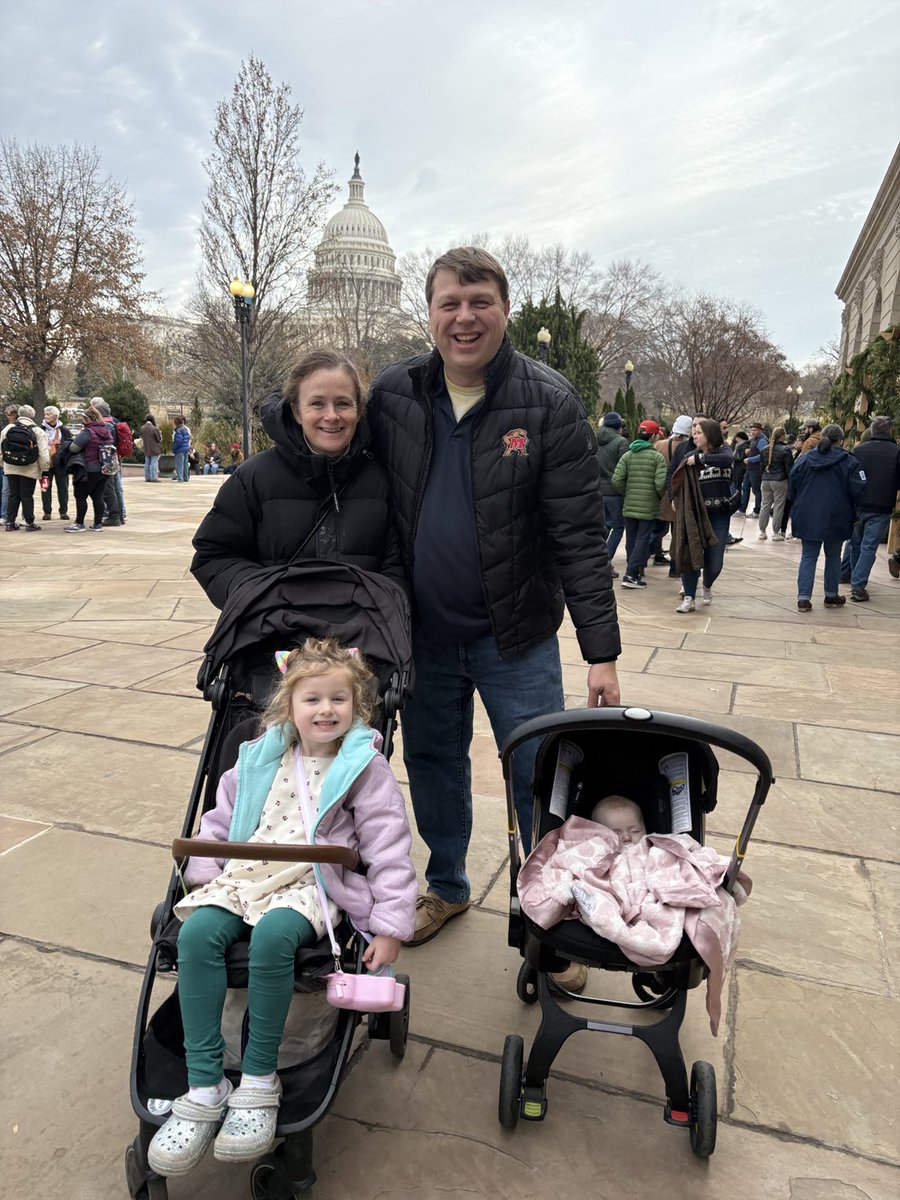 RyMillerTime's tweet image. Visiting the ⁦@USBotanicGarden⁩ put us in the holiday spirit! 💚 🪴