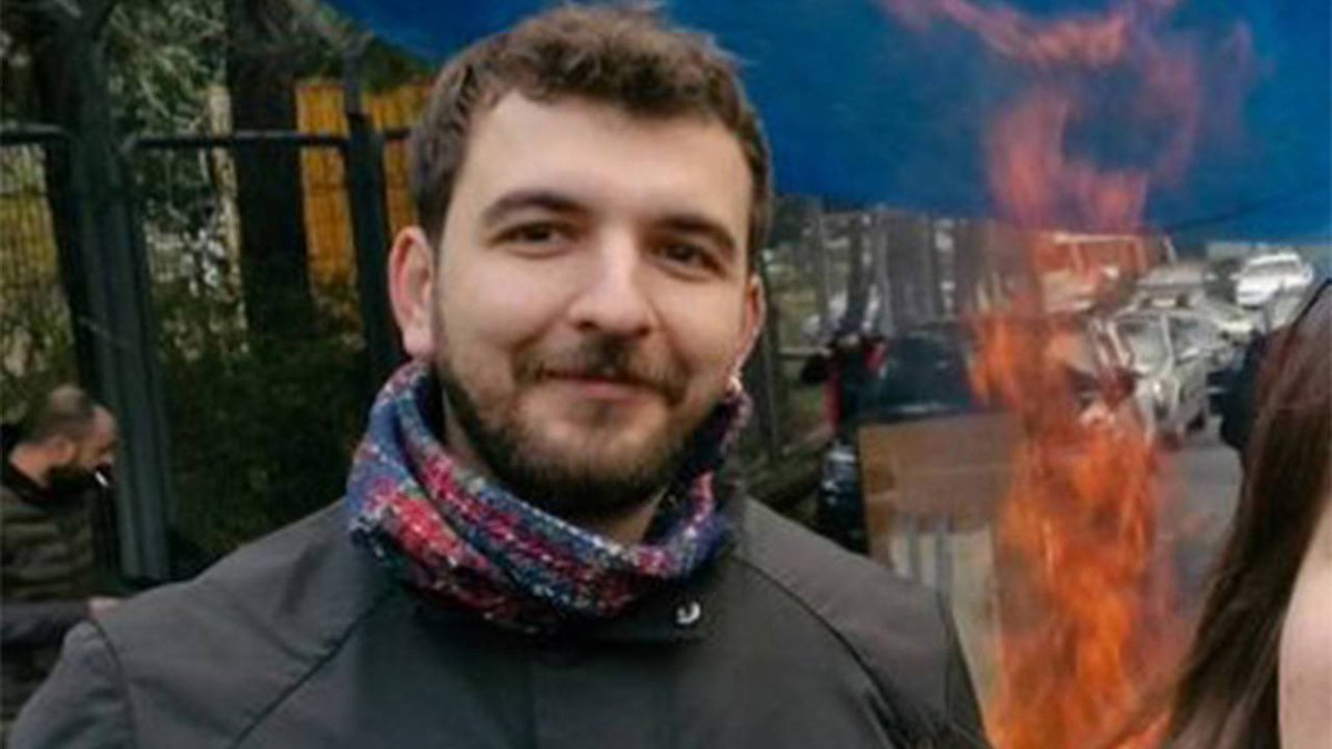 Gazeteci Osman Çaklı, henüz bilinmeyen bir gerekçeyle gece yarısı evinden gözaltına alınarak Vatan Emniyet’e götürüldü. Çağrıldığında ifade vermeye gidecek gazetecilerin, suçlu muamelesiyle evlerinden alınması açık bir gözdağıdır.

Gazetecileri gece baskınlarıyla susturamazsınız.