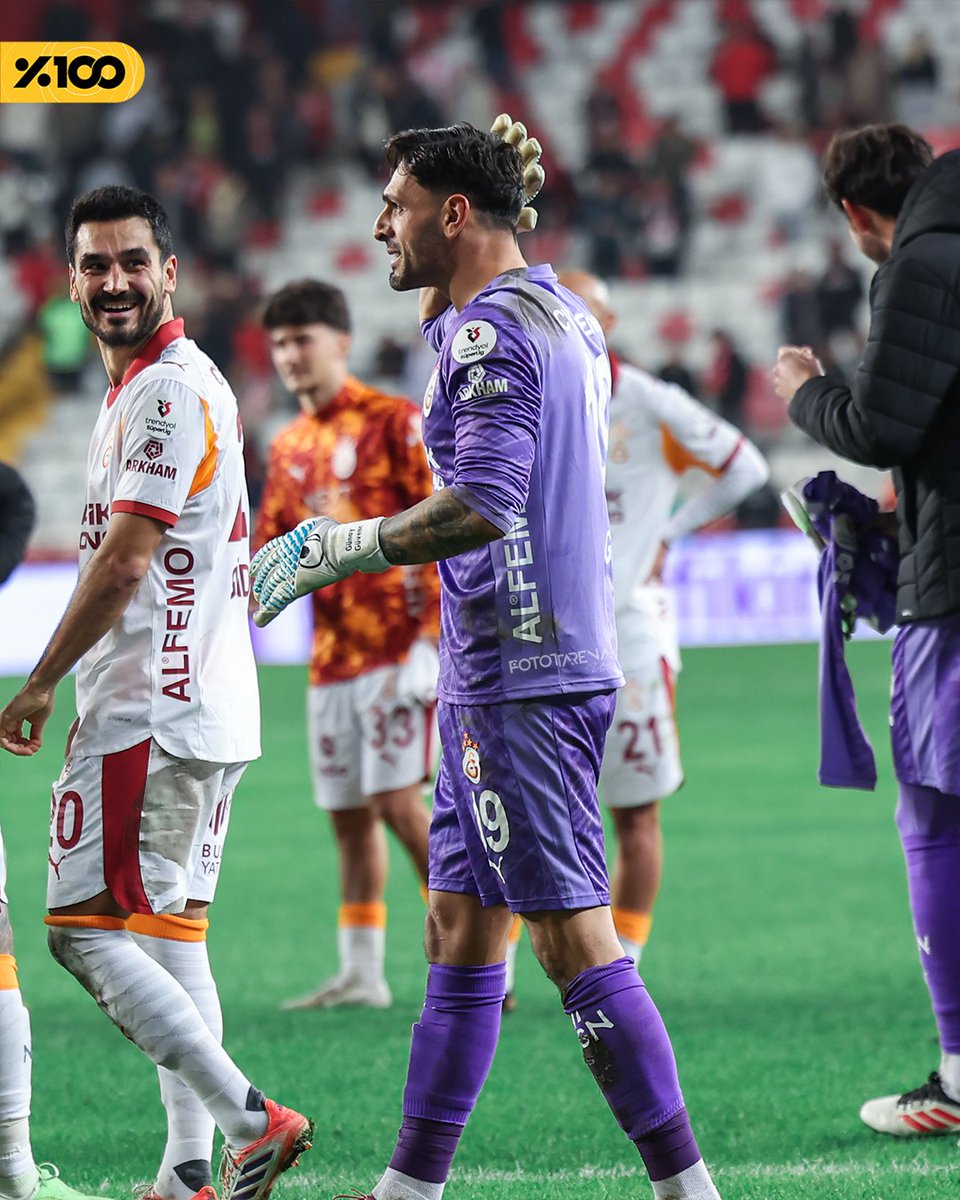 fotottarena's tweet image. Maç sonu Davinson ve Günay arasında yaşanan eğlenceli anlar ☺️ #yüzdeyüz