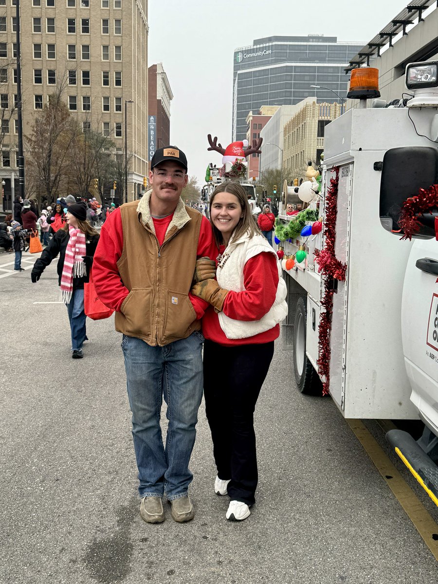 PSOklahoma's tweet photo. We loved seeing so many smiling faces at the Tulsa Christmas Parade!🎄🎅 Merry Christmas from our PSO family to yours. #PSOklahoma #PSOcommunity https://t.co/43RZ5fa0dg