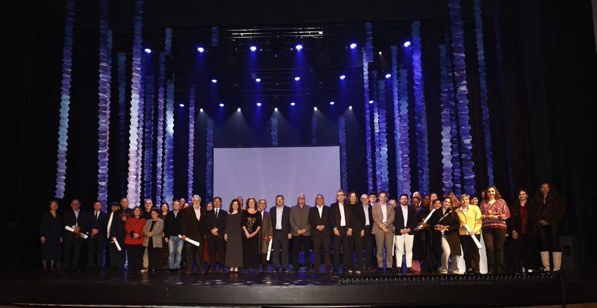 ocbcat's tweet photo. @teatreprincipal @accentobert_ @ClimentPicorne1 @iesjosepsureda @embatllibres @AnimosParrec ✨ Moltes gràcies a tothom qui ha fet possible aquesta nit tan especial i enhorabona a totes les persones, empreses, col·lectius, entitats i obres guardonades. https://t.co/mkQKD2Hkf9