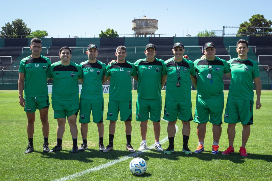 CT LUIS GARCÍA 🧢

📋Ayudante de campo: Germán Mandarino y Ramiro Trovato.
🏋🏽Preparador físico: Lucas Nava y Ezequiel Monzón.
📹Analista de video: Ezequiel Vitale 
🧤Entrenador de arqueros: Rodrigo Drago.
🧑🏼‍⚕️Psicólogo: Ariel Cudemo

¡Vamos Mataderos!💚🖤