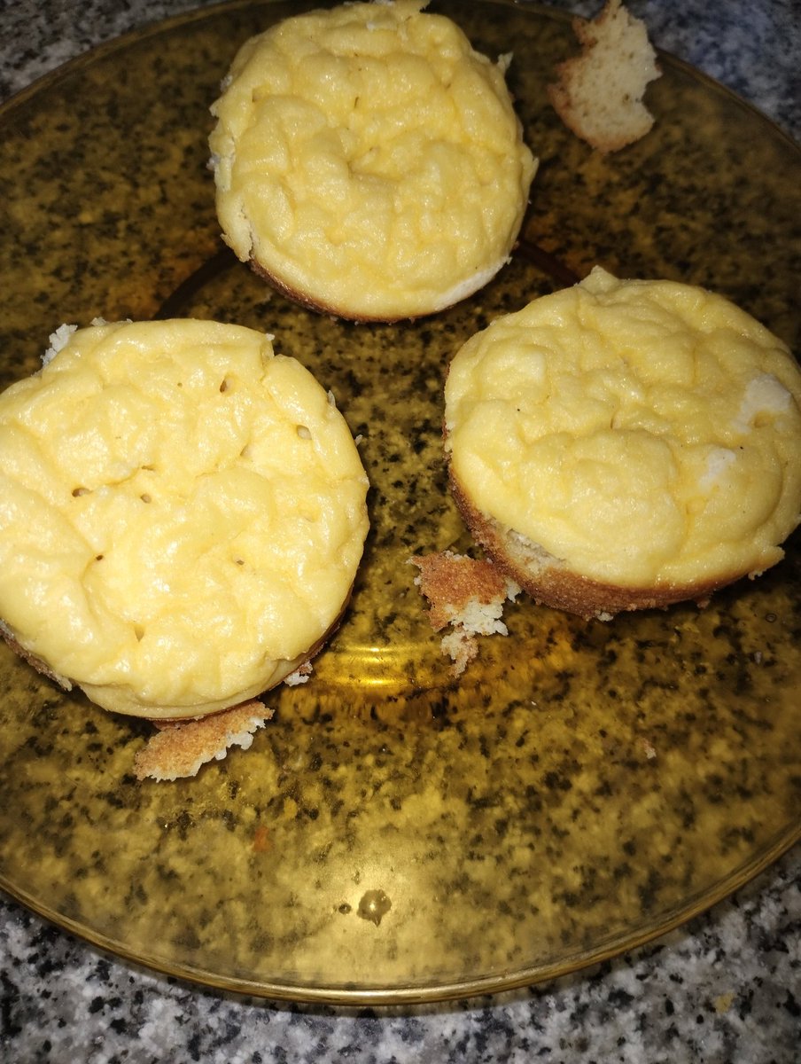 Probando hacer panes Saludables para la playa.
Hay uno de Leche en Polvo, Otro de Harina de Coco y hay de Atún también.