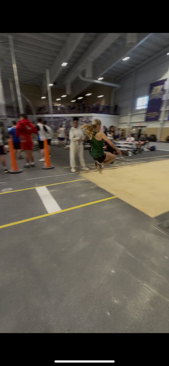 nardinrunning's tweet image. First indoor meet at Houghton. 
-4x4 Team of Daruszka, Hunt, Pearce and Wurst 2nd (4:30 new school record!🔥
-1500m- Wurst 3rd (5:15 new school record!🔥
-600m-Daruszka 4th
-55mH- Koziol 9th Hunt 11th
-TJ-Koziol10th, Lufkin 11th
Go Gators!🐊
