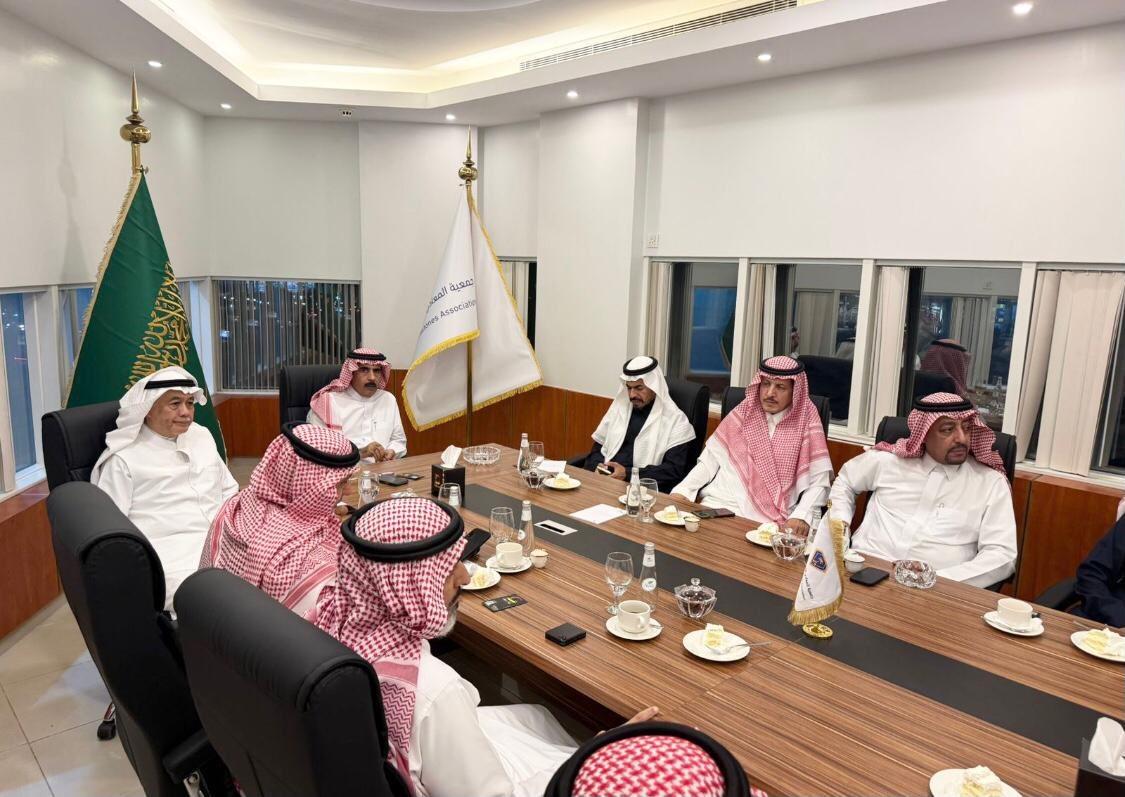 NjMukhtar's tweet photo. *خبر صحفي*
افتتح سعادة الأستاذ / عبدالله بن محمد الهويريني رئيس مجلس ادارة جمعية المعادن الثمينة و الأحجار الكريمة المقر الجديد للجمعية بحضور أعضاء مجلس الإدارة و المؤسسون ، و يقع على طريق الملك فهد حي النموذجية  و أعقب مراسم الإفتتاح اجتماع لمجلس الإدارة لمناقشة جدول الأعمال .
#جمعية_المعادن_الثمينة_والاحجار_الكريمة