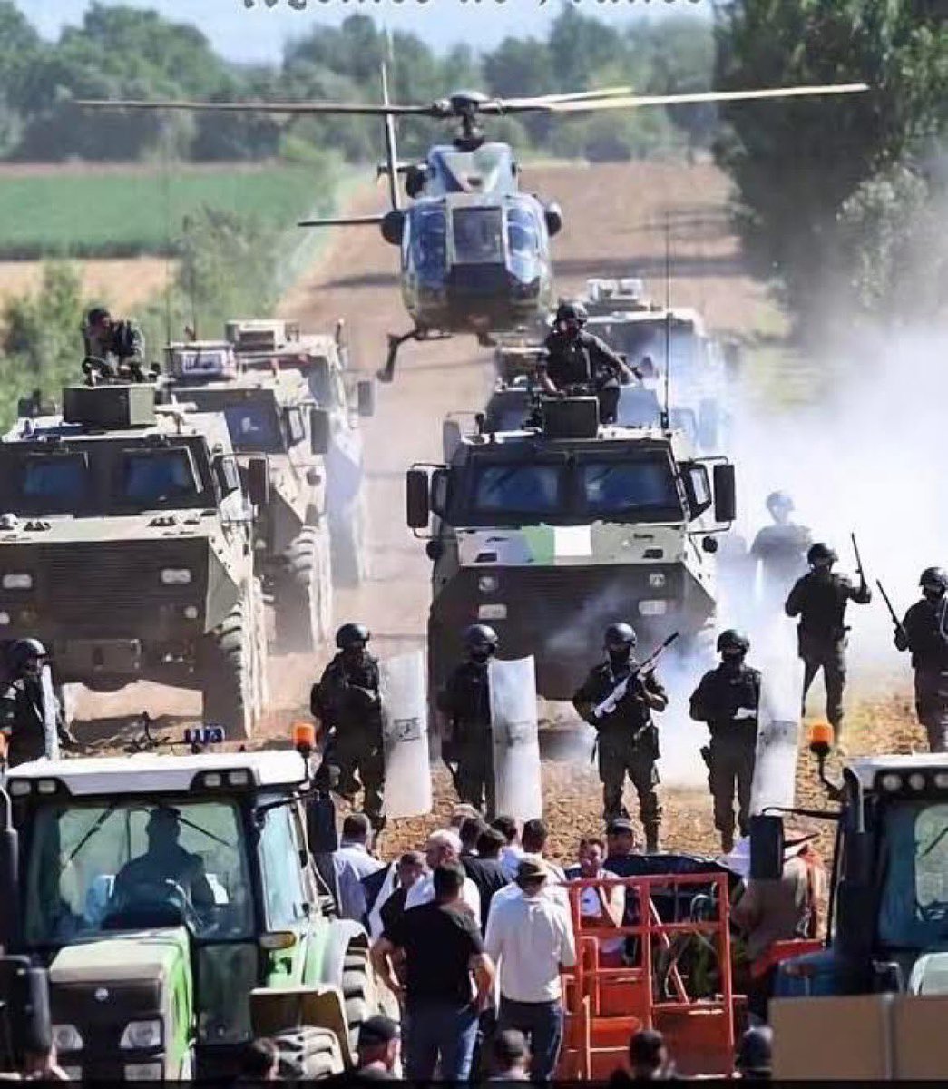 La France de Macron , celle qui détourne le regard devant la racaille , les narcotrafiquants, les criminels , les clandestins assassins mais qui envoie ses troupes pour punir des agriculteurs qui veulent sauver leur cheptel ! 
Honte à se destructeur de notre nation !