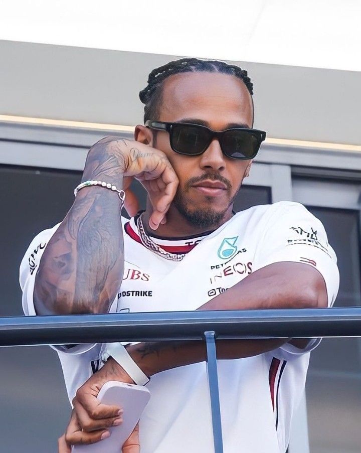 Hourly Lewis Hamilton tweet media