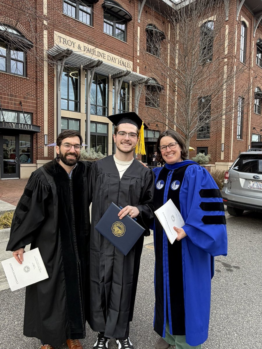 3 Years of sleepless nights studying, and unforgettable memories.

Can’t be sad that it’s over, just happy that it happened and grateful for what came from it. 

Thank you <a href="/MarsHillU/">Mars Hill University</a> <a href="/MarsHillEsports/">Mars Hill Esports</a> <a href="/jnmegatron/">Jamie 𓅓</a>