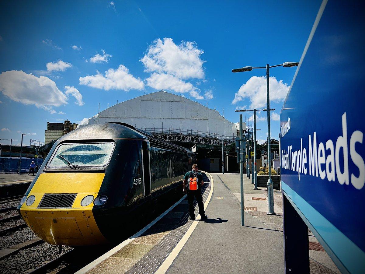 SydneyBridgeTMD's tweet image. As the sun has set on the @GWRHelp Castle Sets I’ll probably regret not being able to see/ride more of them especially in the lead up to their withdrawal but here’s a few shots from Bristol Temple Meads 7/7/23 #Class43 #HST #GWR #CastleSets