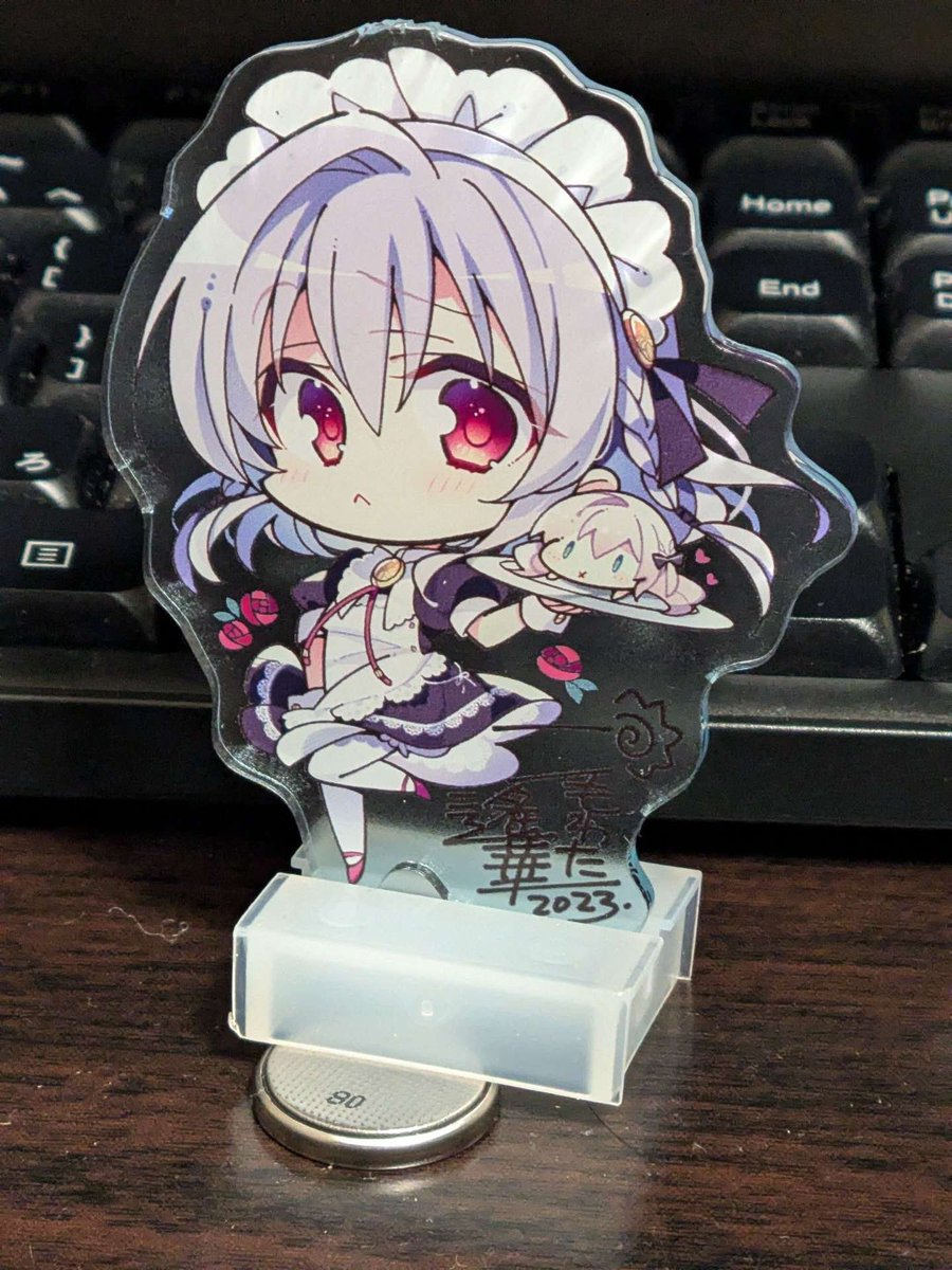 悲報：アクリルキーホルダーの根元が折れる なので立たせましたが