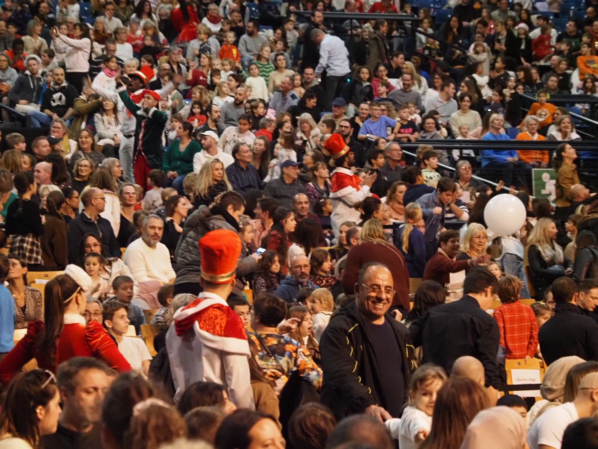 🎄Près de 4000 agents du Département <a href="/AlpesMaritimes/">alpesmaritimes</a>, partenaires et seniors réunis au Palais Nikaïa pour un moment intergénérationnel autour des Mystérieuses cités d’or

Merci pour votre engagement quotidien au service d’un territoire solidaire et humain
🎅Joyeux Noël à tous !