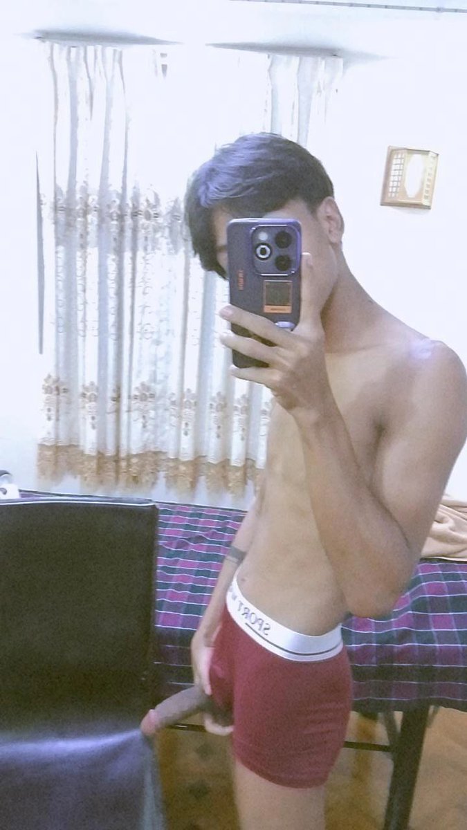 zenithz9889's tweet photo. ပုံဟောင်းတွေပြန်တွေ့လို့ https://t.co/g2bgi3iTKV