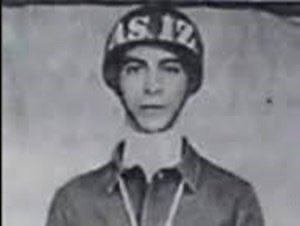 Terörist Erdal Eren’in açtığı ateş sonucu şehit düşen kahraman askerimiz Zekeriya Önge’yi rahmet, minnet ve saygıyla anıyorum. Şehidimizin kanı, ideolojik saplantıları yüceltenlerin omzunda ebediyen bir utanç olarak kalacaktır. Şehit Zekeriya Önge aziz hatıran önünde saygıyla