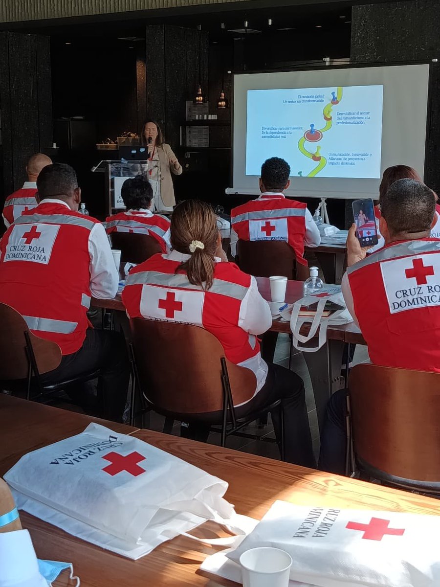En el marco de nuestra Asamblea, Virginia Saiz, Directora Global de Localización de @PlanInternationalrd imparte la charla “Sostenibilidad con propósito”, un espacio de reflexión que impulsa acciones responsables, resilientes y centradas en las personas como eje del trabajo