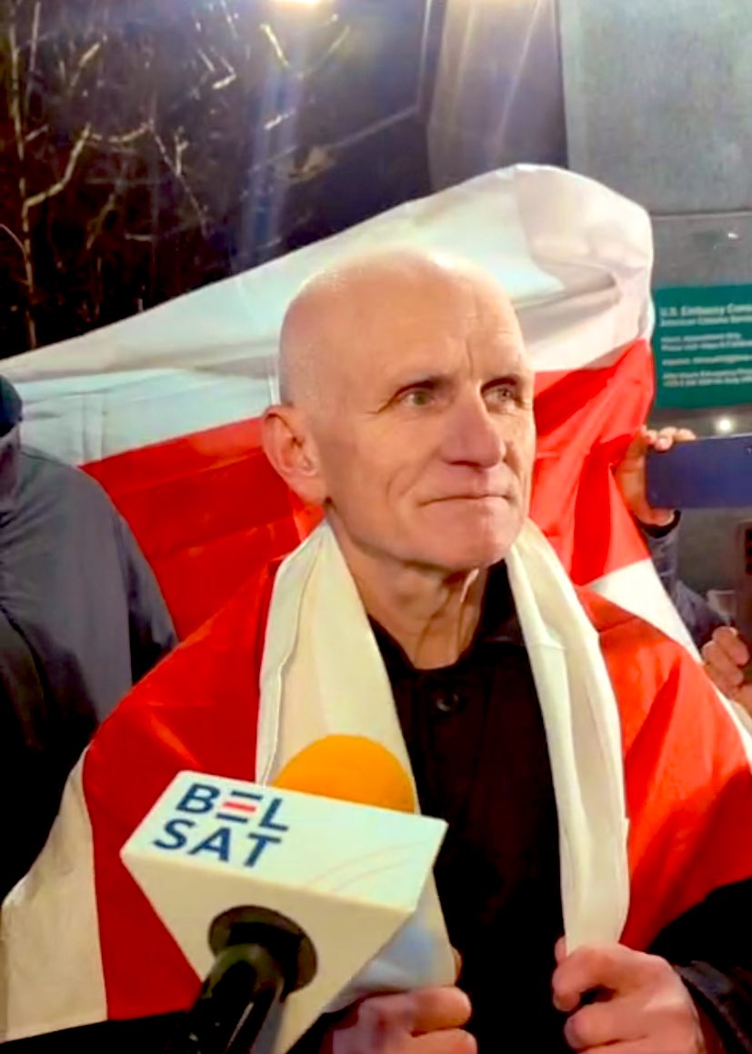 "Never give up," Ales Bialiatski appealed to Belarusians.

According to the Nobel Prize winner, he did not write a request for clemency.

He urged the public not to forget those political prisoners who remained behind bars and to strive for their release