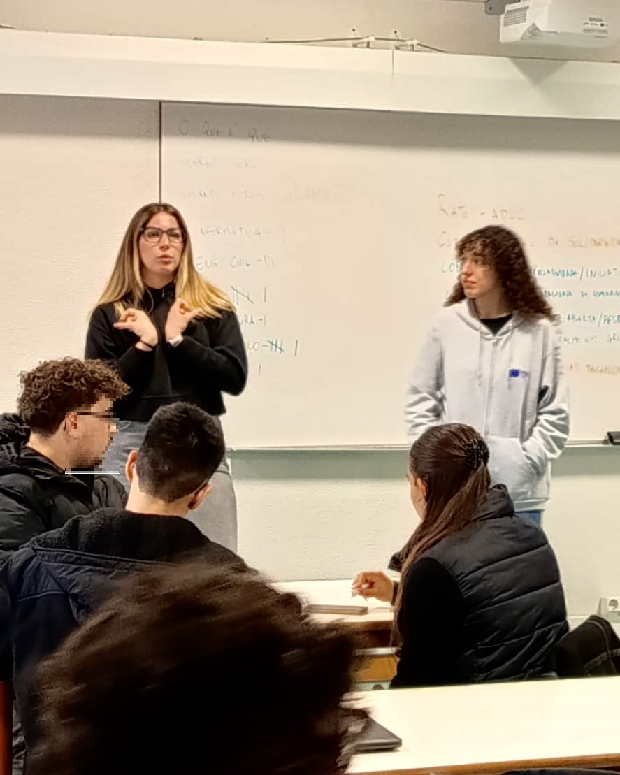 ratoadcc's tweet photo. 📸
🇵🇹 Voltámos à  ES Dr. José Afonso no #Seixal para promover #voluntariado e oportunidades de mobilidade internacional para jovens.  

Esta atividade é realizada no âmbito da @Eurodesk e apoiada pelo @IPDJ_IP e @CMSeixal. 

#FazOTeuCaminho
. . .
🇬🇧 Workshops promoting #ESC https://t.co/aEhI7mUREv