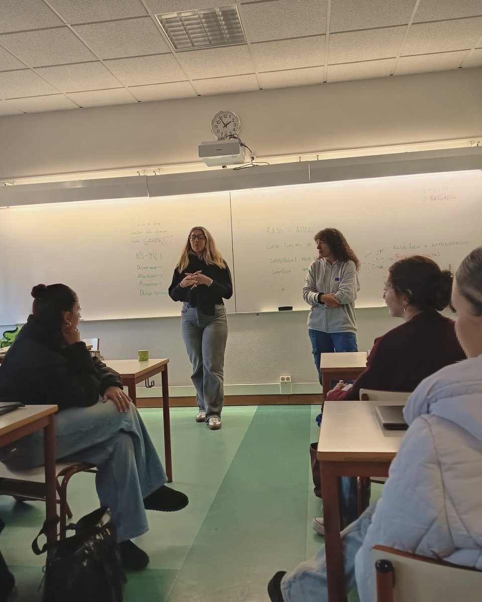 ratoadcc's tweet photo. 📸
🇵🇹 Voltámos à  ES Dr. José Afonso no #Seixal para promover #voluntariado e oportunidades de mobilidade internacional para jovens.  

Esta atividade é realizada no âmbito da @Eurodesk e apoiada pelo @IPDJ_IP e @CMSeixal. 

#FazOTeuCaminho
. . .
🇬🇧 Workshops promoting #ESC https://t.co/aEhI7mUREv