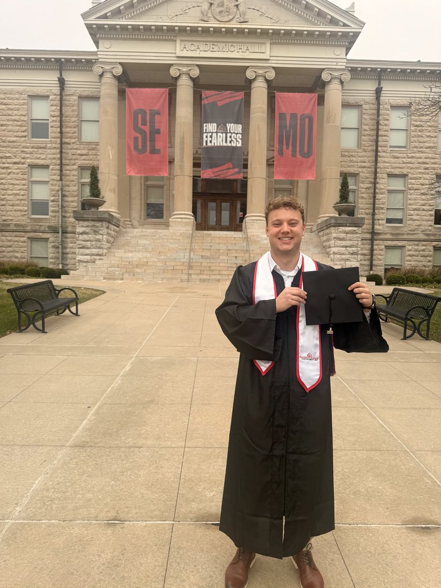 JohnDuree's tweet photo. Today, our Son Rylan graduates with his BS degree in Business Administration. He has earned this degree in 3.5 years. He has done all of this working a full time job as a broker/realtor for SMG Realty.  What an incredible year in 2025 and just got engaged last Saturday.#Proud Dad https://t.co/9ttI2J7q6l